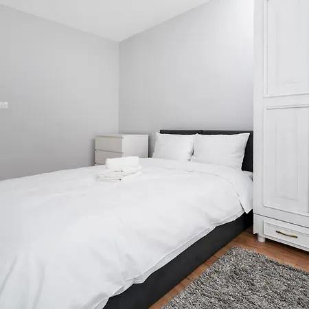 Wroblewskiego 2-bedroom By Bookinghost Apartment Lodz